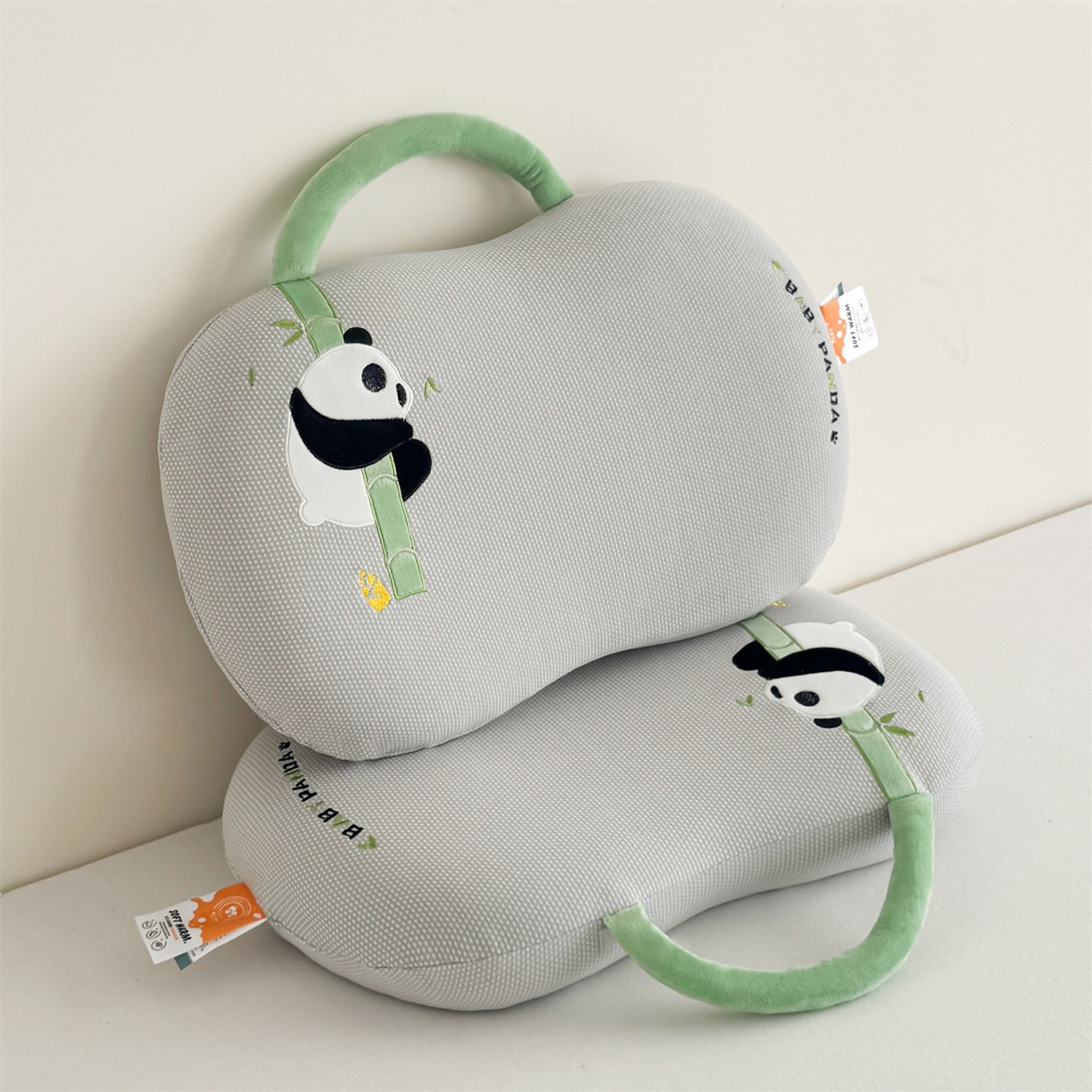 91家纺网 家纺一手货源 找家纺 麦肯锡 2025新款暖绒手提熊猫猫肚枕 枕头枕芯 灰色