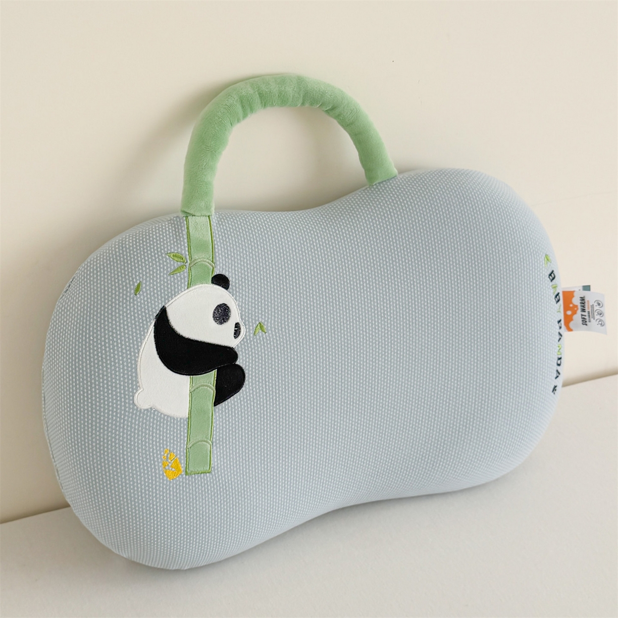 91家纺网 家纺一手货源 找家纺 麦肯锡 2025新款暖绒手提熊猫猫肚枕 枕头枕芯 蓝色