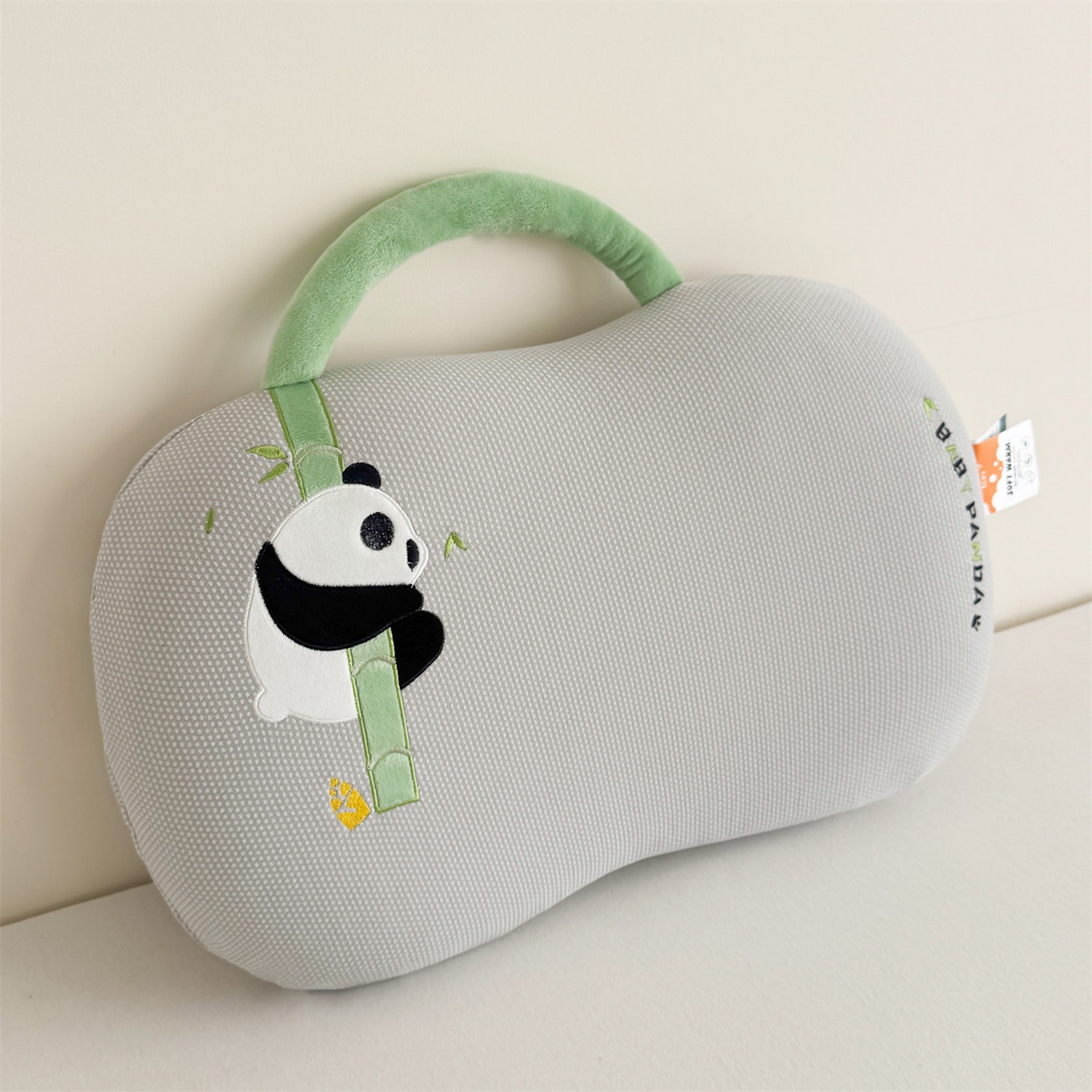 91家纺网 家纺一手货源 找家纺 麦肯锡 2025新款暖绒手提熊猫猫肚枕 枕头枕芯 灰色