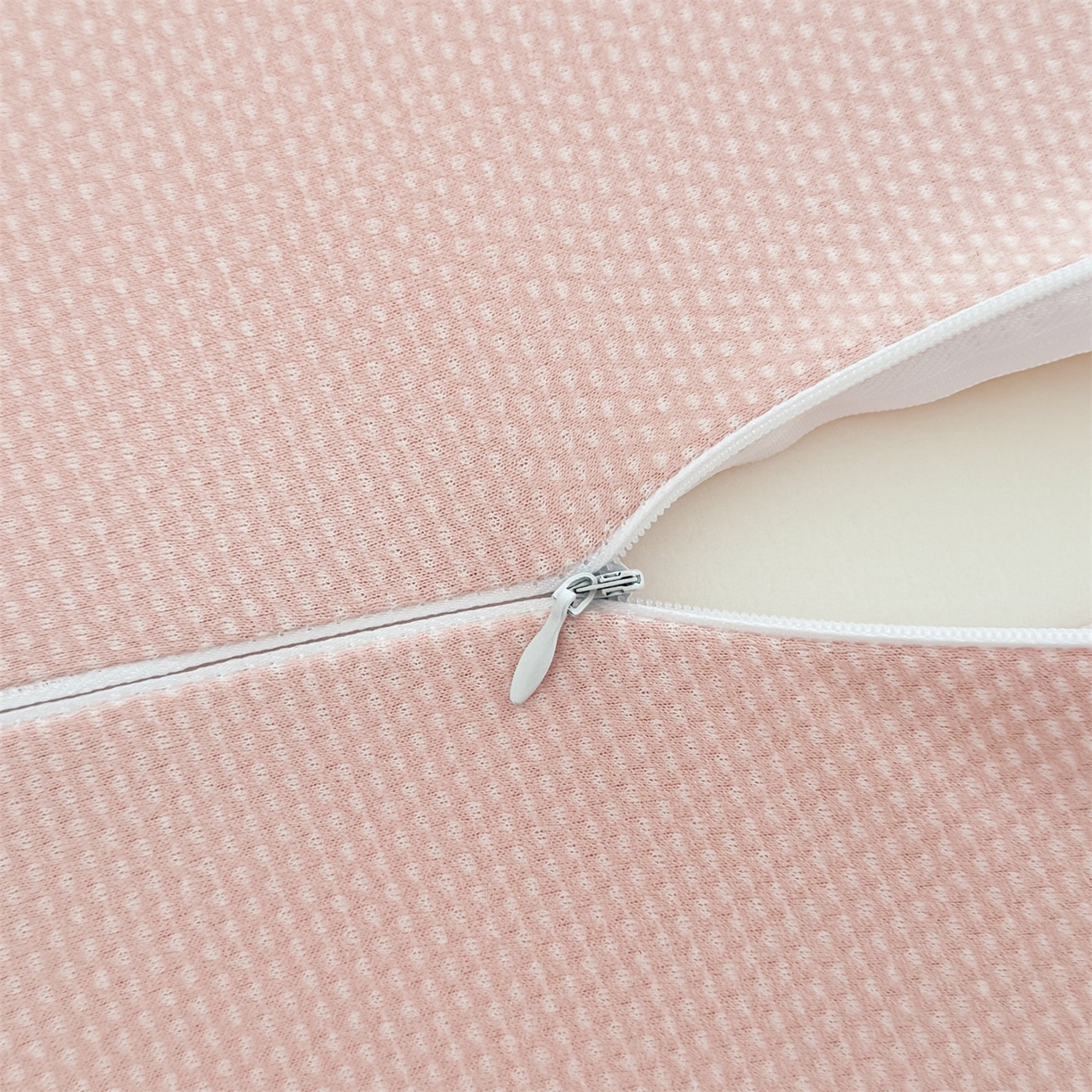 91家纺网 家纺一手货源 找家纺 （总）麦肯锡 2025新款暖绒手提熊猫猫肚枕 枕头枕芯