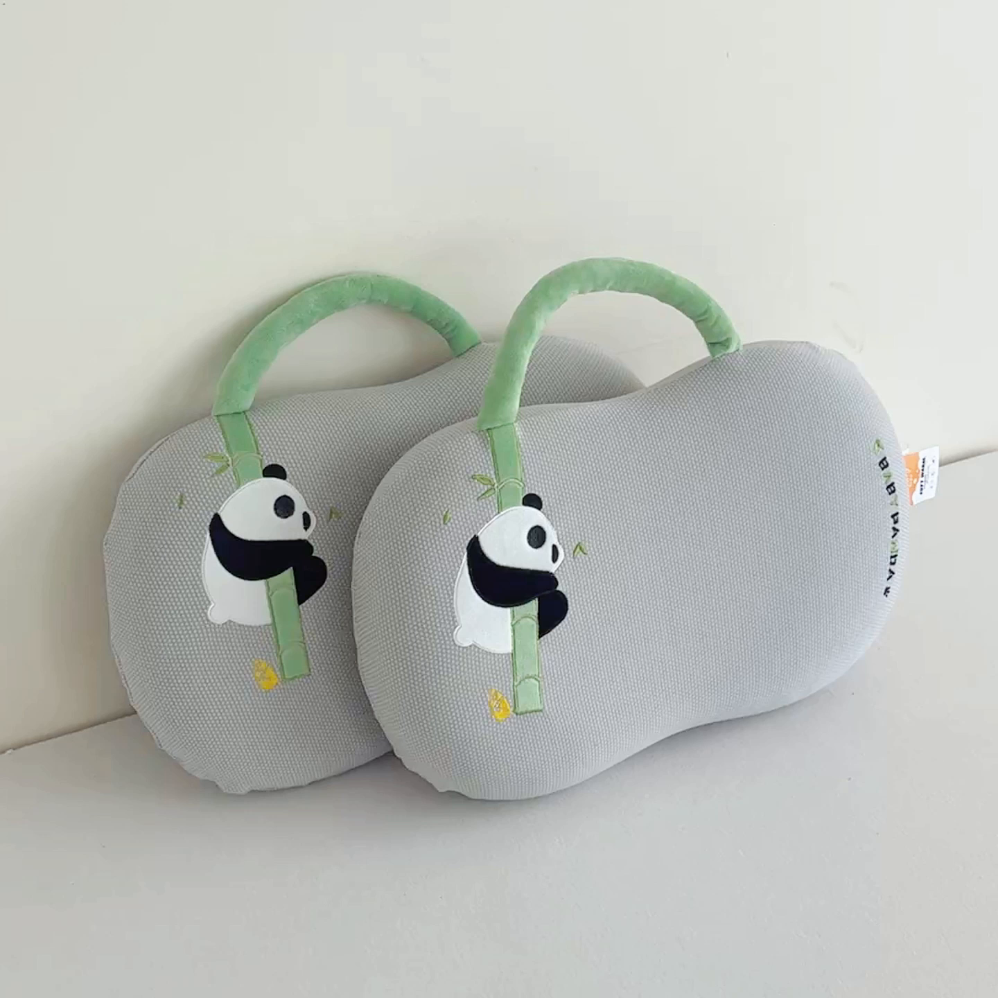 91家纺网 家纺一手货源 找家纺 麦肯锡 2025新款暖绒手提熊猫猫肚枕 枕头枕芯 灰色