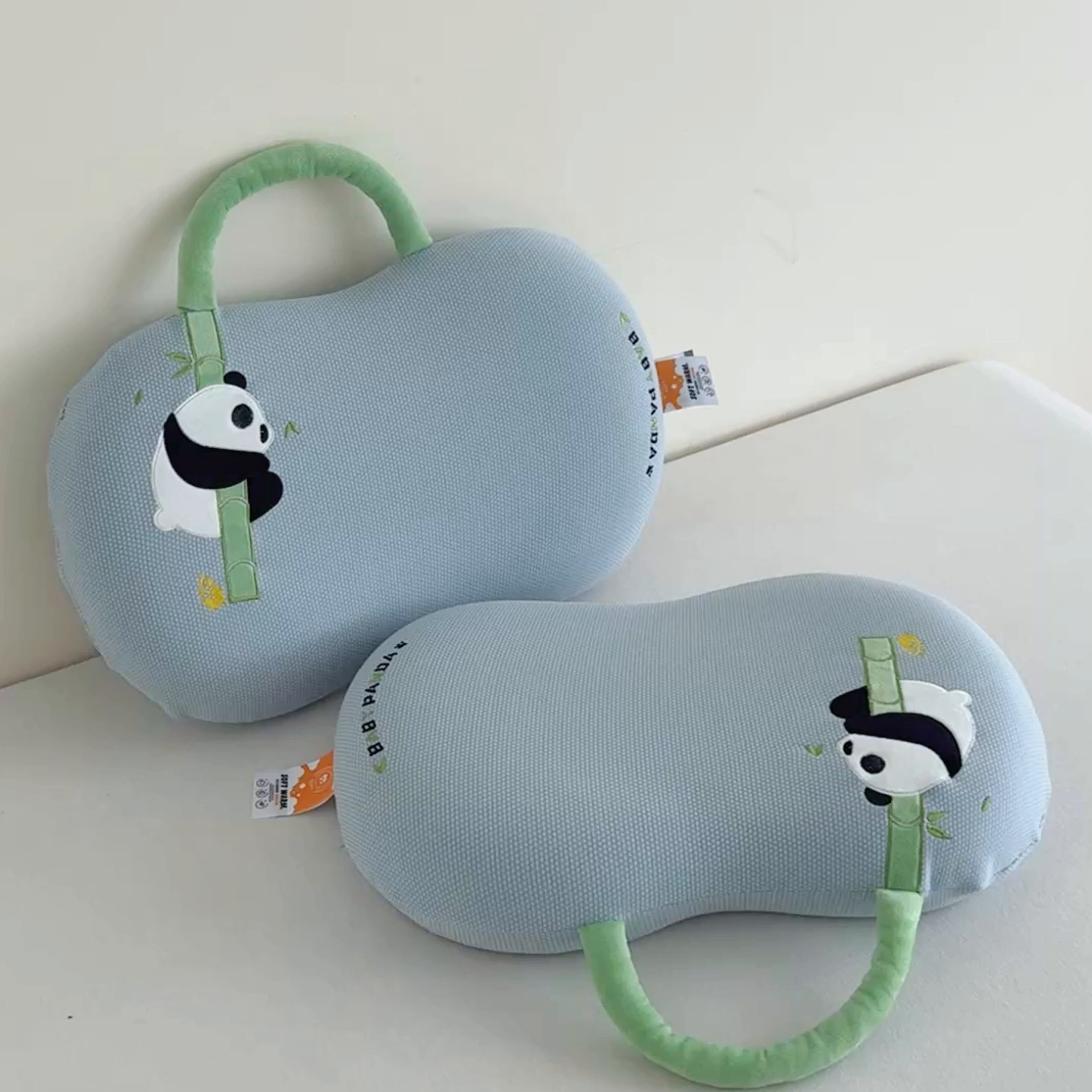 91家纺网 家纺一手货源 找家纺 麦肯锡 2025新款暖绒手提熊猫猫肚枕 枕头枕芯 蓝色