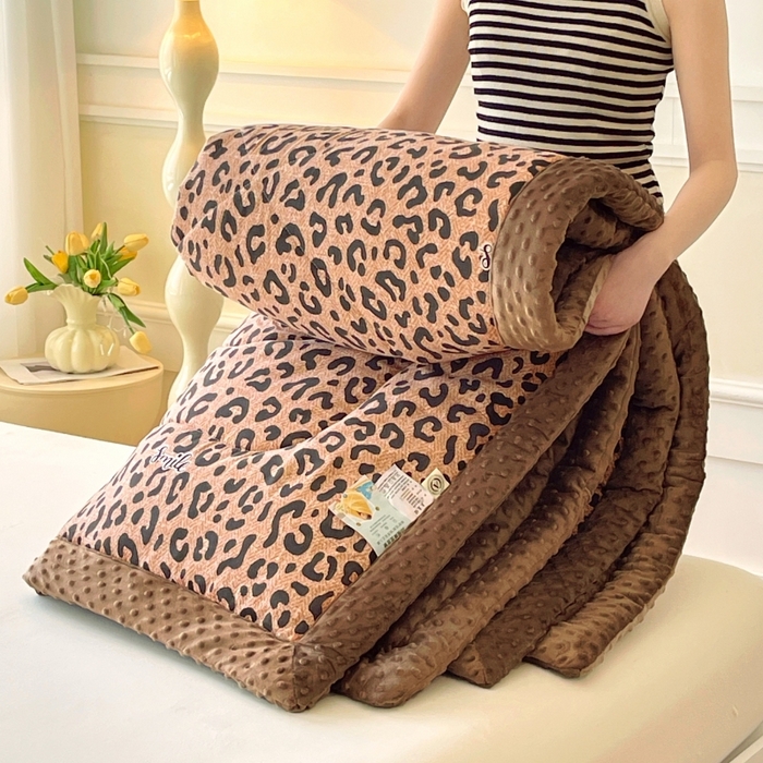 云家 2025新款豆豆绒被子被芯夏凉被空调被四季被 豹纹