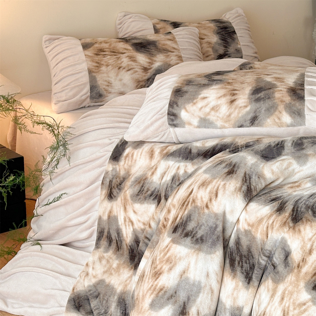 91家纺网 家纺一手货源 找家纺 （总）奥裕家纺 2025新款法式雪貂牛奶绒四件套