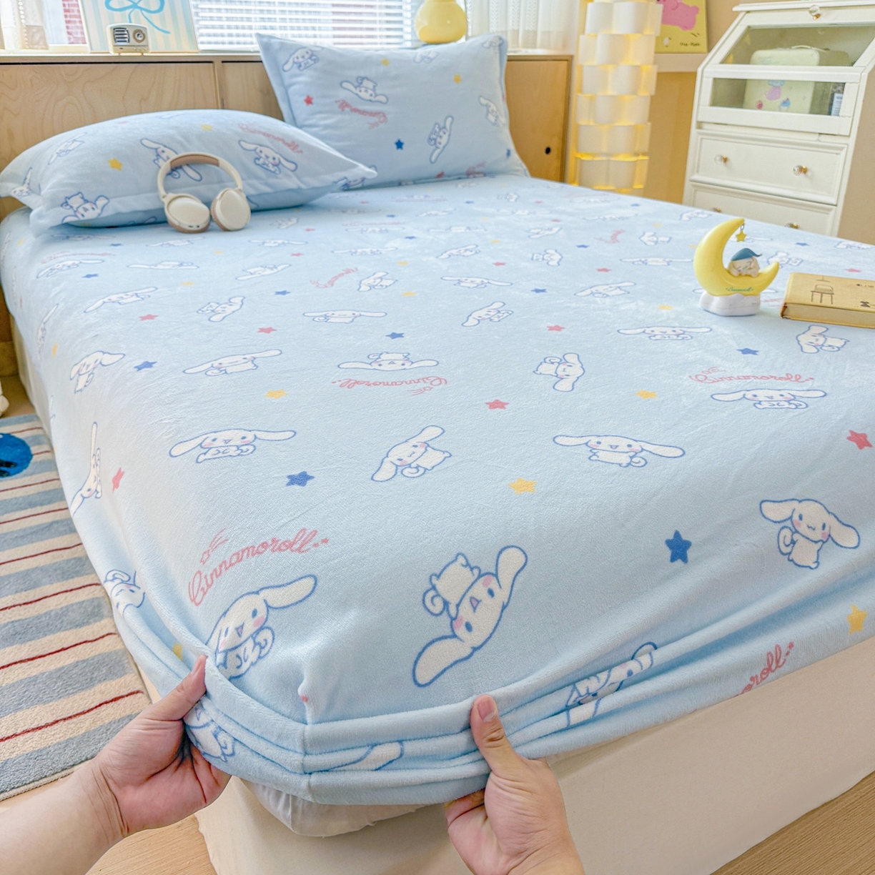 91家纺网 家纺一手货源 找家纺 名兮-2025经典奥特曼-三丽鸥高克重印花牛奶绒床笠 星星大耳狗