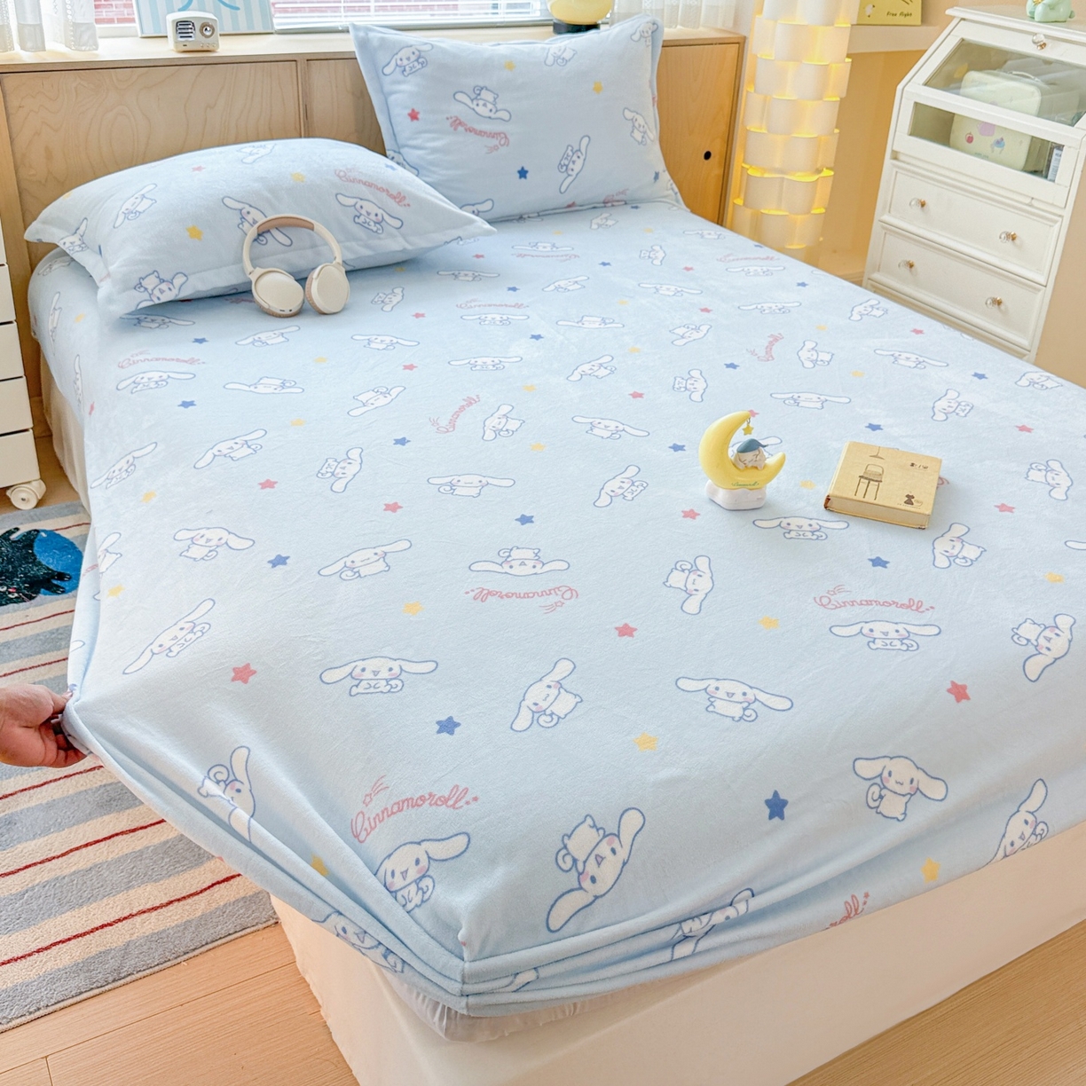 91家纺网 家纺一手货源 找家纺 名兮-2025经典奥特曼-三丽鸥高克重印花牛奶绒床笠 星星大耳狗