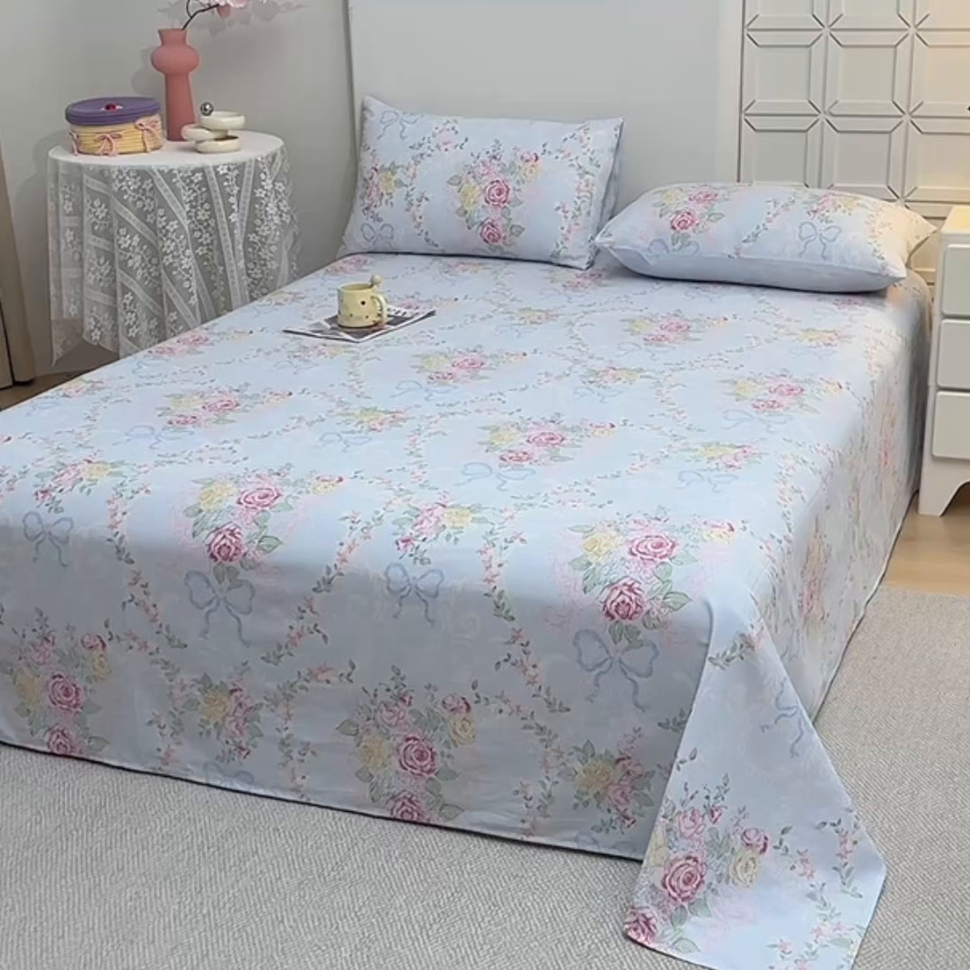 91家纺网 家纺一手货源 找家纺 宇彬家纺 2025直播新款13070全棉纯棉印花双人单床单枕套三件套喷气小清新简约学生被单 米蓝韵花影