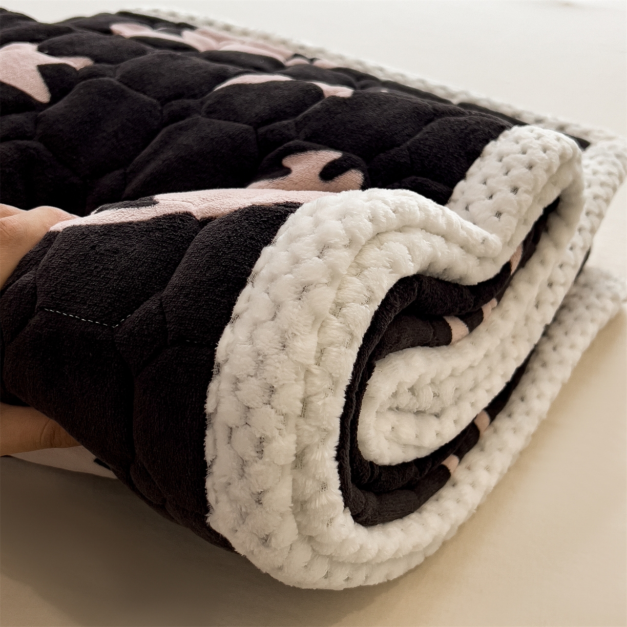 91家纺网 家纺一手货源 找家纺 （总）五月家纺 2025新款A类230克高克重牛奶绒床褥