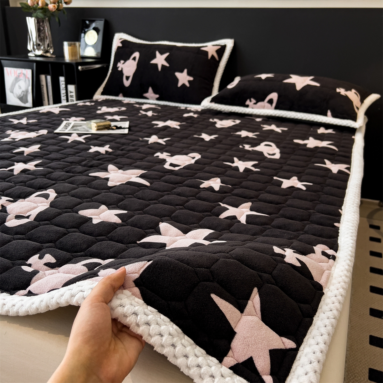 91家纺网 家纺一手货源 找家纺 （总）五月家纺 2025新款A类230克高克重牛奶绒床褥