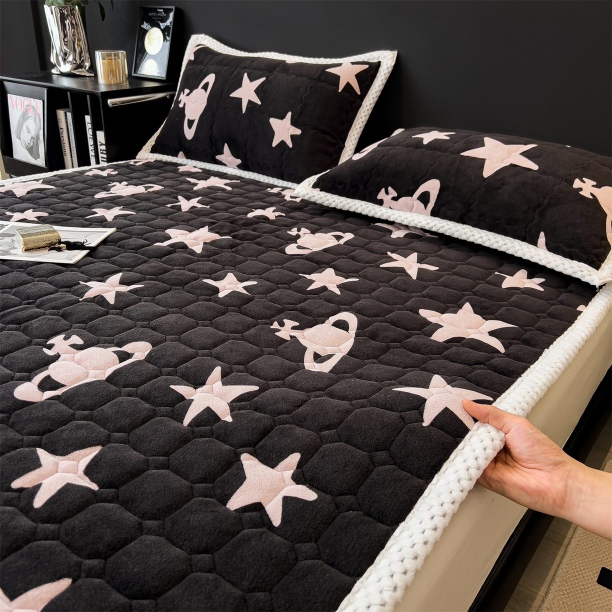 91家纺网 家纺一手货源 找家纺 （总）五月家纺 2025新款A类230克高克重牛奶绒床褥