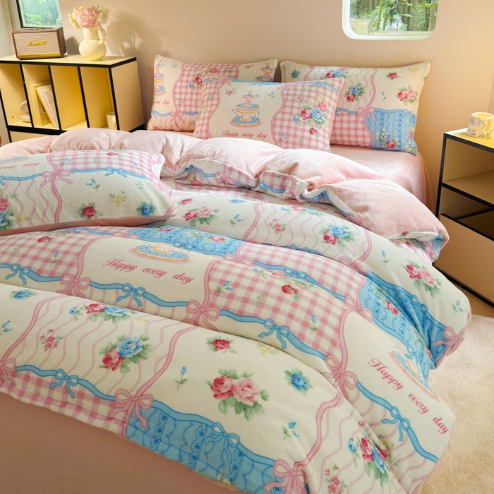 王朝国际 2026新款高克重牛奶绒印花四件套 爱丽丝