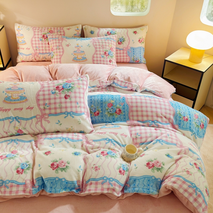 91家纺网 家纺一手货源 找家纺 王朝国际 2026新款高克重牛奶绒印花四件套 爱丽丝