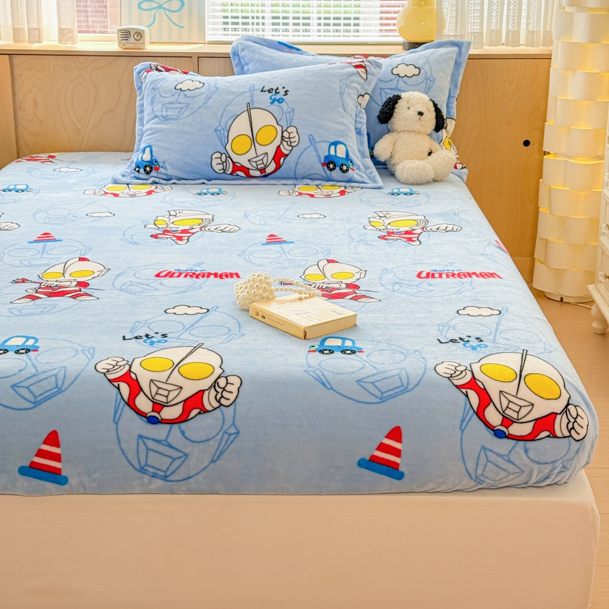 91家纺网 家纺一手货源 找家纺 名兮-2025经典奥特曼-三丽鸥高克重印花牛奶绒床笠 云朵奥特曼