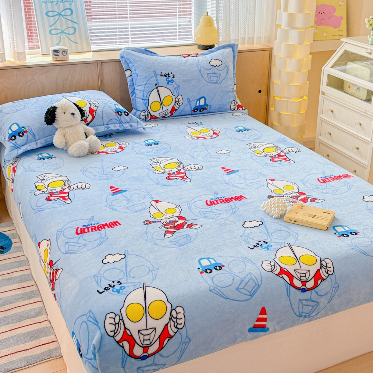 91家纺网 家纺一手货源 找家纺 名兮-2025经典奥特曼-三丽鸥高克重印花牛奶绒床笠 云朵奥特曼