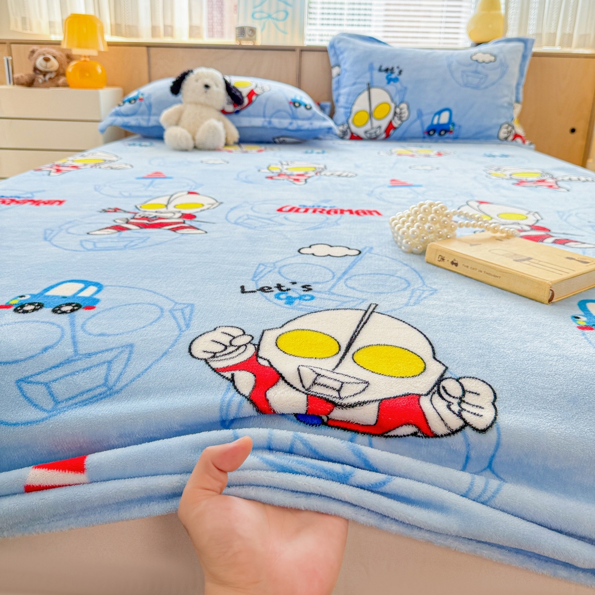 91家纺网 家纺一手货源 找家纺 名兮-2025经典奥特曼-三丽鸥高克重印花牛奶绒床笠 云朵奥特曼