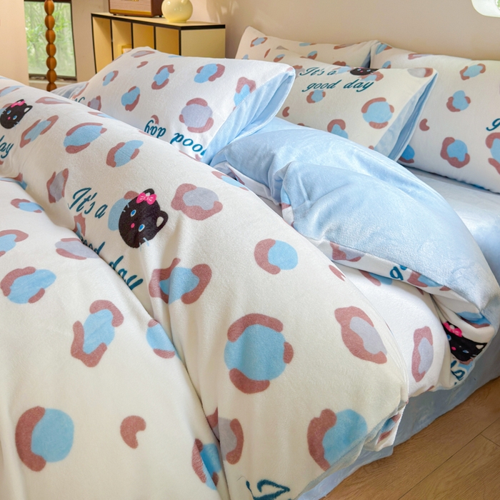 91家纺网 家纺一手货源 找家纺 王朝国际 2026新款高克重牛奶绒印花四件套 豹纹喵