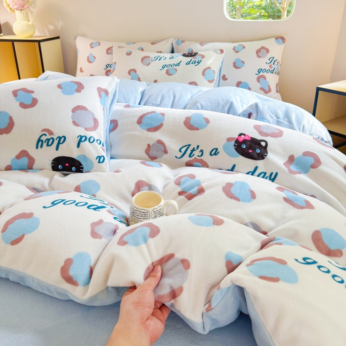 91家纺网 家纺一手货源 找家纺 王朝国际 2026新款高克重牛奶绒印花四件套 豹纹喵