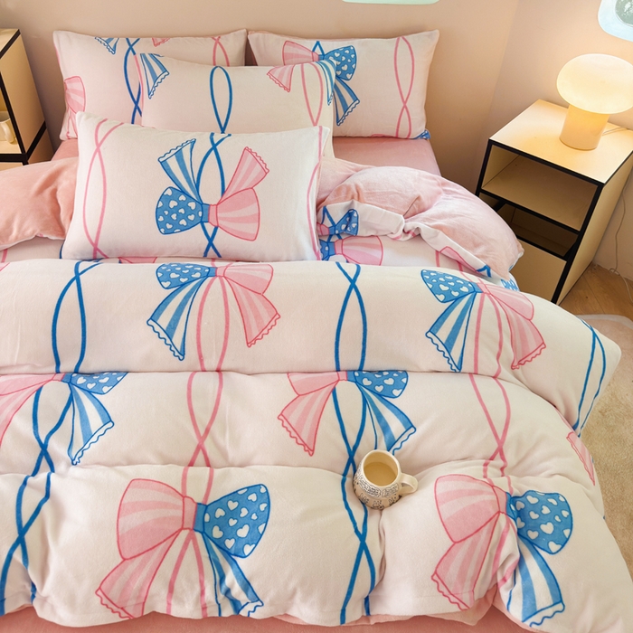 91家纺网 家纺一手货源 找家纺 王朝国际 2026新款高克重牛奶绒印花四件套 波点蝴蝶结