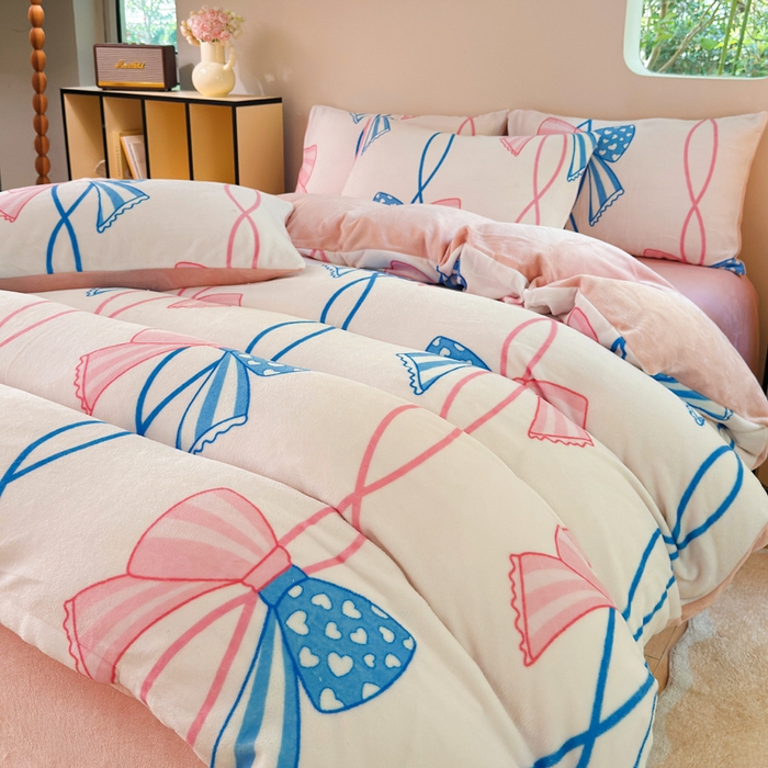 91家纺网 家纺一手货源 找家纺 王朝国际 2026新款高克重牛奶绒印花四件套 波点蝴蝶结