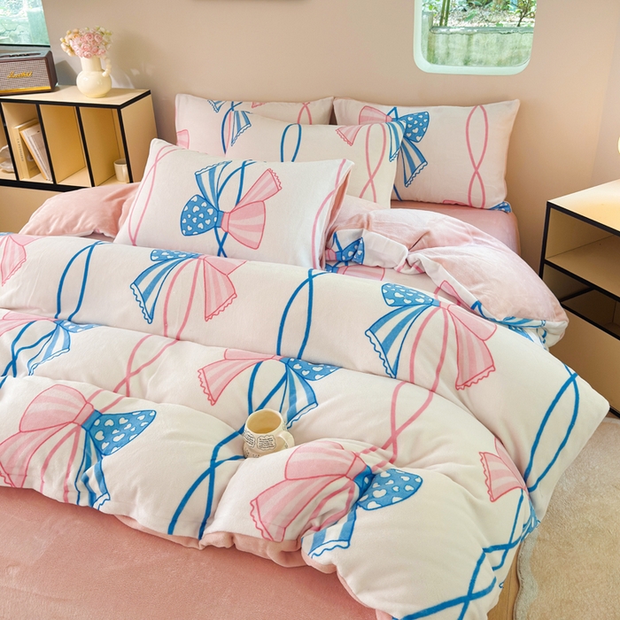 91家纺网 家纺一手货源 找家纺 王朝国际 2026新款高克重牛奶绒印花四件套 波点蝴蝶结