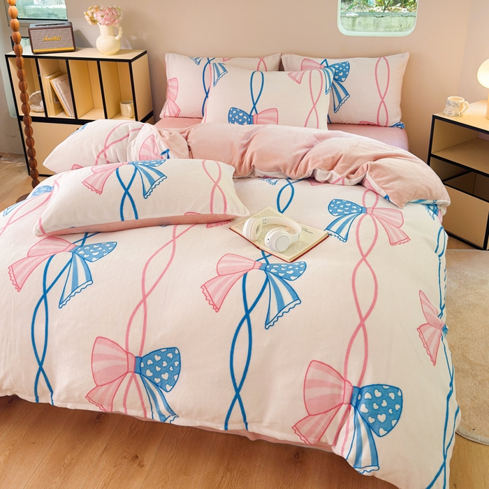 91家纺网 家纺一手货源 找家纺 王朝国际 2026新款高克重牛奶绒印花四件套 波点蝴蝶结