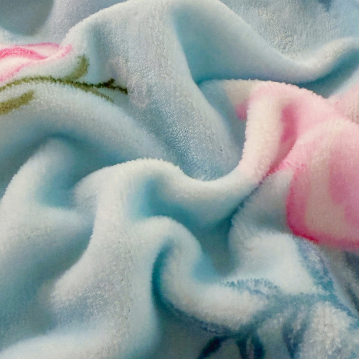 91家纺网 家纺一手货源 找家纺 王朝国际 2026新款高克重牛奶绒印花四件套 粉黛蓝梦