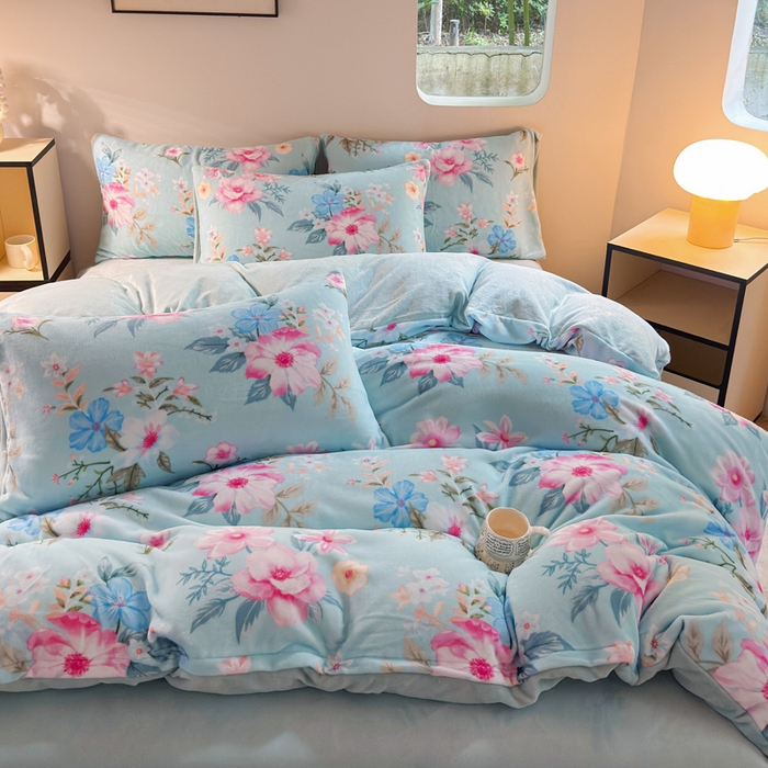 91家纺网 家纺一手货源 找家纺 王朝国际 2026新款高克重牛奶绒印花四件套 粉黛蓝梦