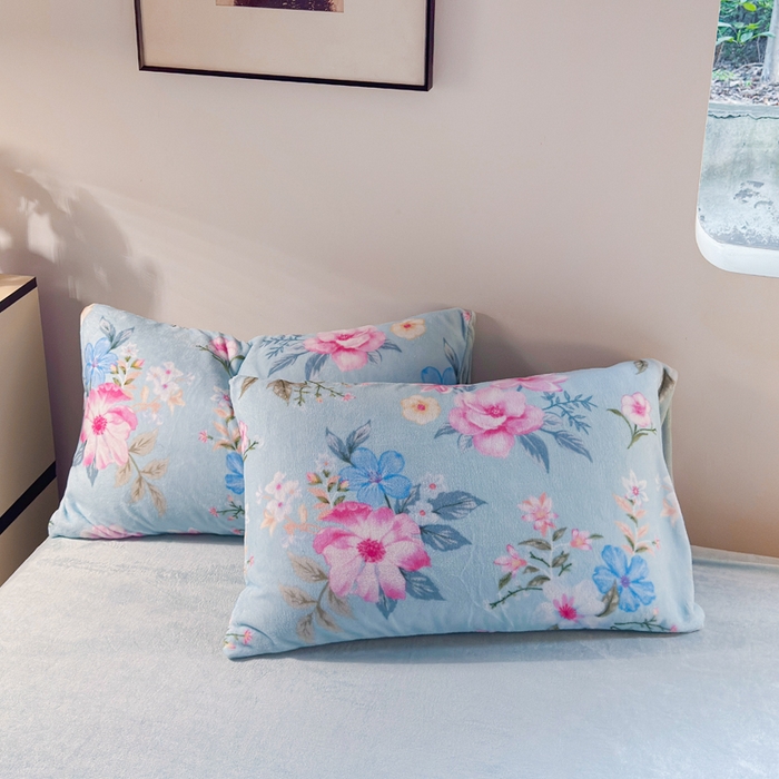 91家纺网 家纺一手货源 找家纺 王朝国际 2026新款高克重牛奶绒印花四件套 粉黛蓝梦