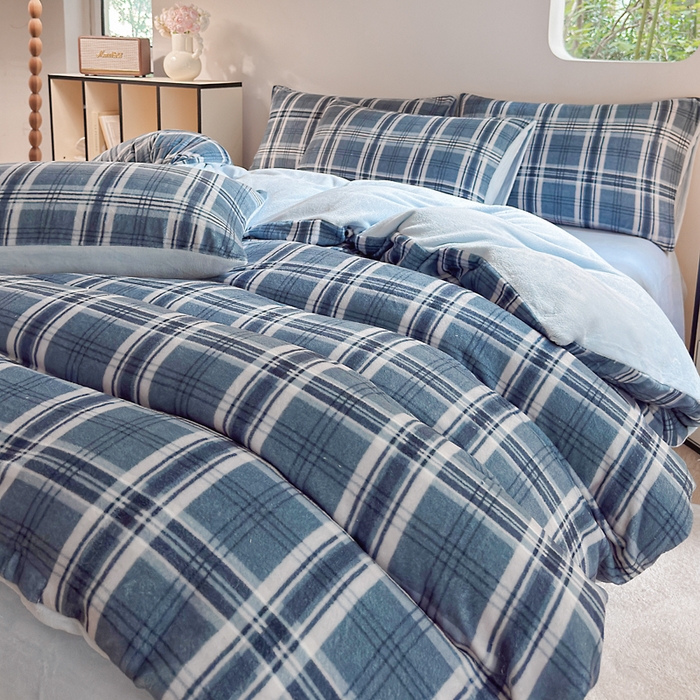 91家纺网 家纺一手货源 找家纺 王朝国际 2026新款高克重牛奶绒印花四件套 格调蓝