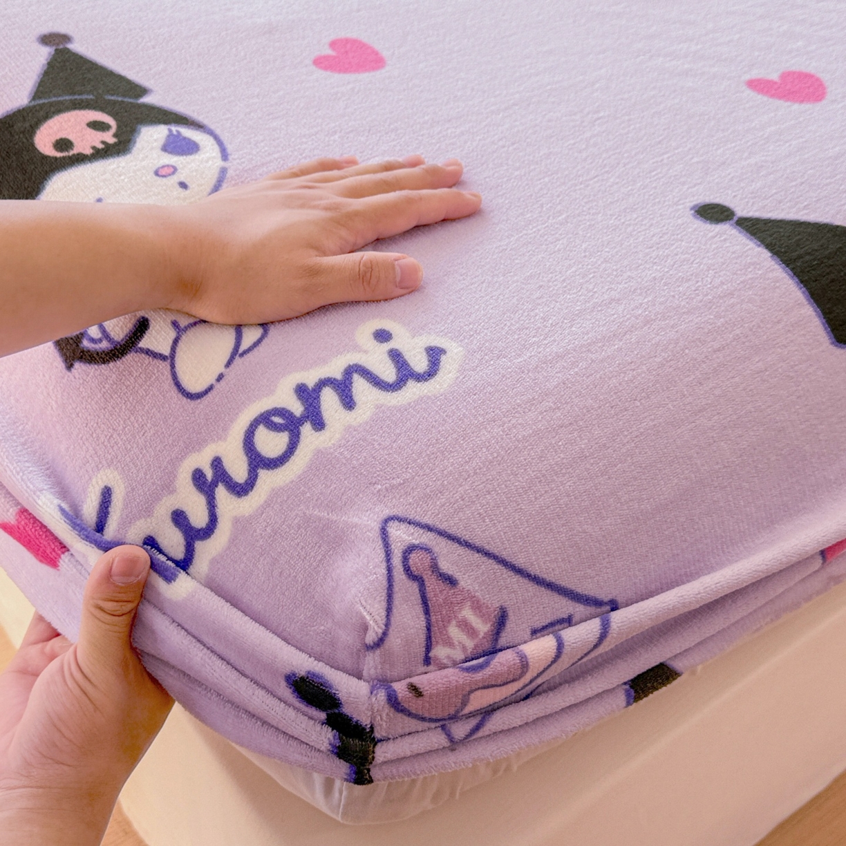 91家纺网 家纺一手货源 找家纺 名兮-2025经典奥特曼-三丽鸥高克重印花牛奶绒床笠 紫色库洛米