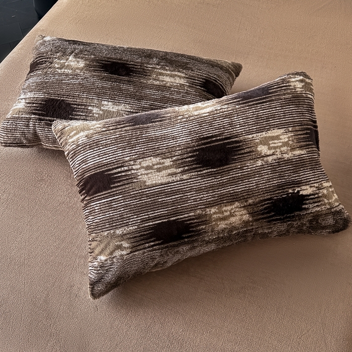 91家纺网 家纺一手货源 找家纺 居易简 2025新款亲肤保暖皮草绒牛奶绒AB面美拉德抽条兔毛绒四件套 爱与轮回