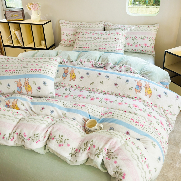 91家纺网 家纺一手货源 找家纺 王朝国际 2026新款高克重牛奶绒印花四件套 田园兔子