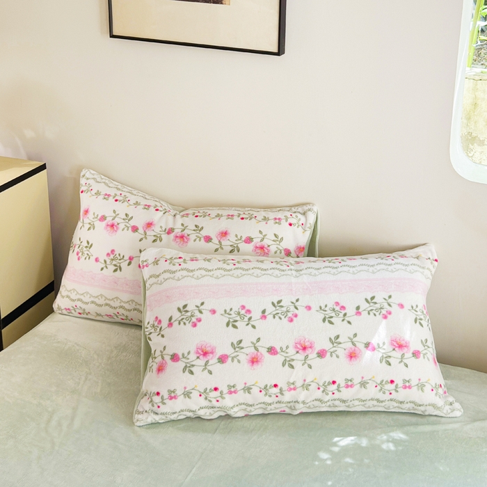 91家纺网 家纺一手货源 找家纺 王朝国际 2026新款高克重牛奶绒印花四件套 田园兔子