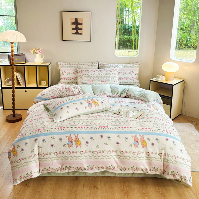 91家纺网 家纺一手货源 找家纺 王朝国际 2026新款高克重牛奶绒印花四件套 田园兔子