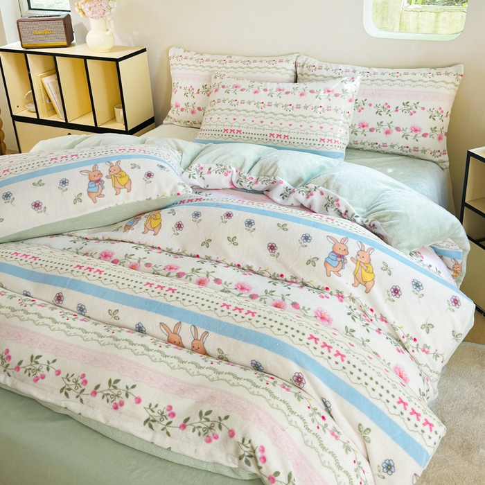 91家纺网 家纺一手货源 找家纺 王朝国际 2026新款高克重牛奶绒印花四件套 田园兔子