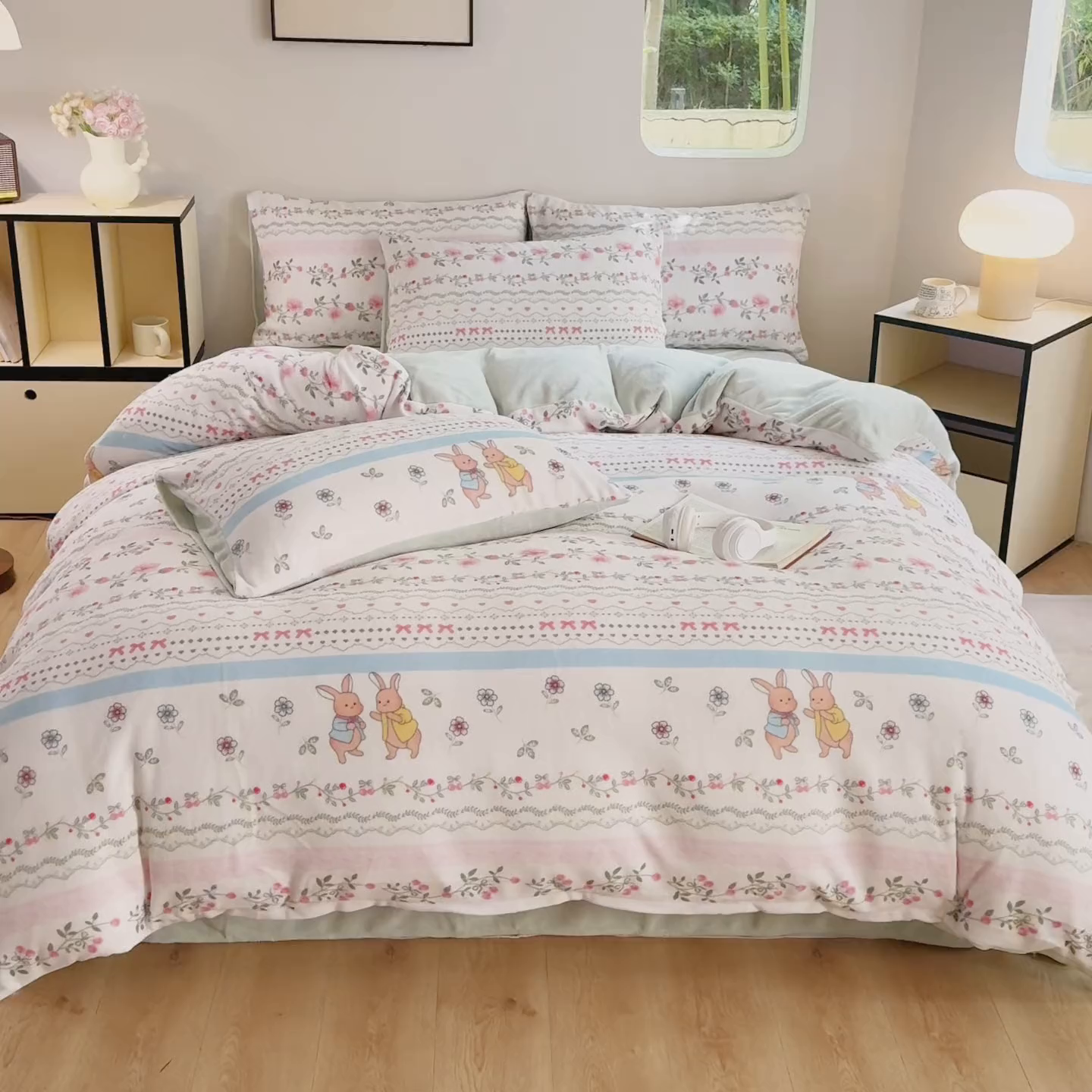 91家纺网 家纺一手货源 找家纺 王朝国际 2026新款高克重牛奶绒印花四件套 田园兔子