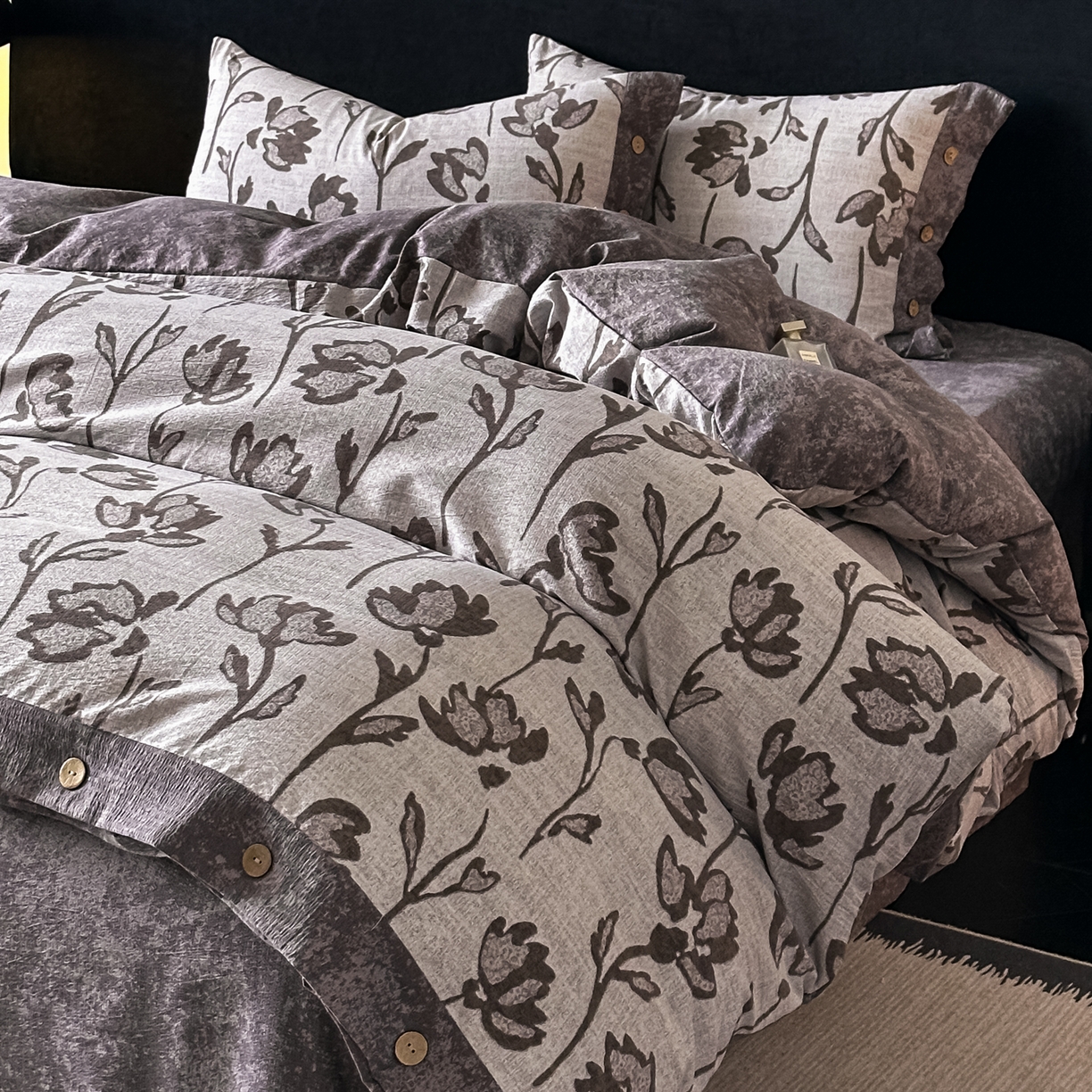 91家纺网 家纺一手货源 找家纺 悦织湾家纺 2025新款纽扣款轻奢原麻四件套复古中式艺术雅致轻奢床上用品三四件套 轻奢原麻-凤尾花语