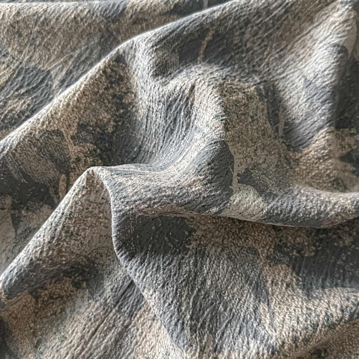 91家纺网 家纺一手货源 找家纺 悦织湾家纺 2025新款纽扣款轻奢原麻四件套复古中式艺术雅致轻奢床上用品三四件套 轻奢原麻-花影随行