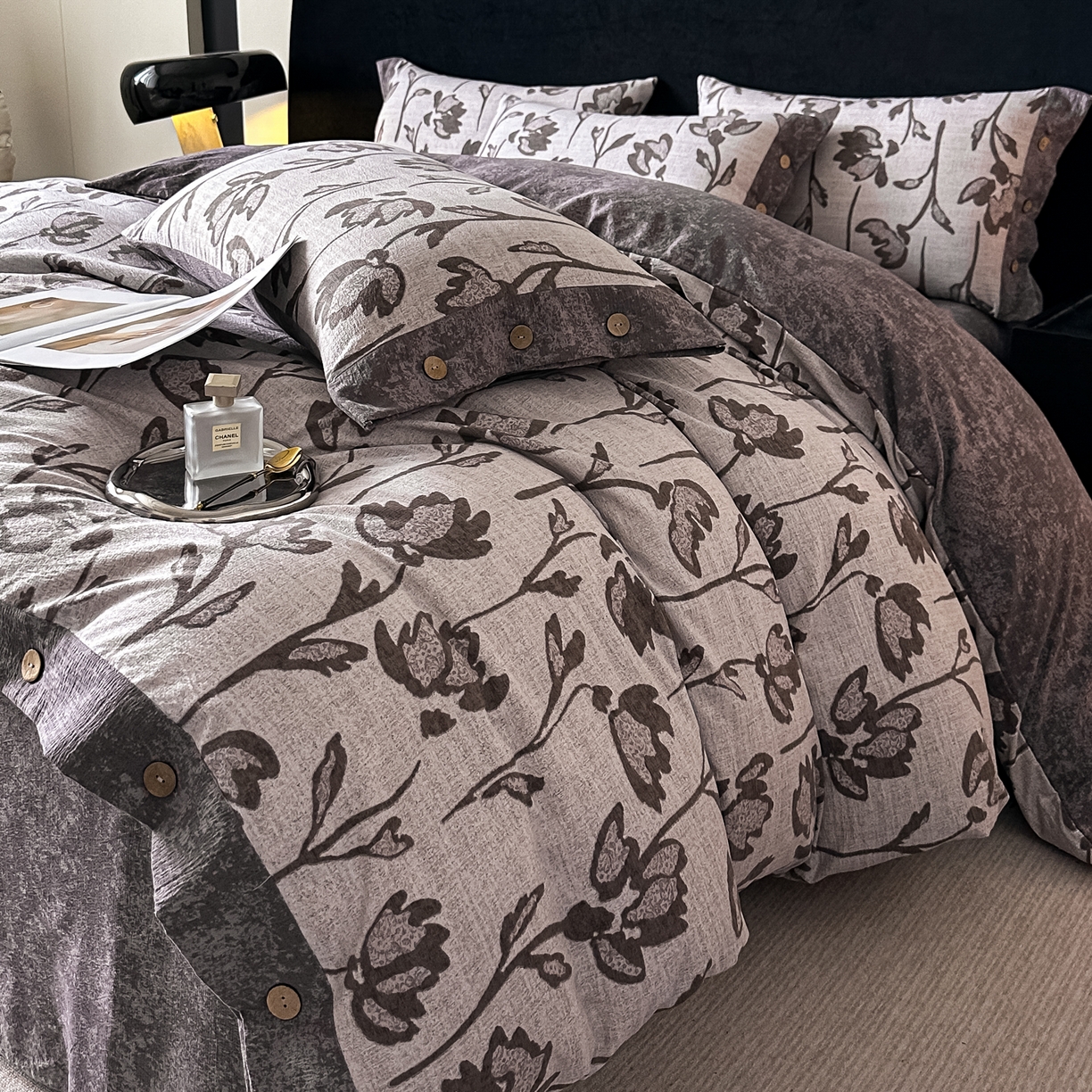 91家纺网 家纺一手货源 找家纺 悦织湾家纺 2025新款纽扣款轻奢原麻四件套复古中式艺术雅致轻奢床上用品三四件套 轻奢原麻-凤尾花语