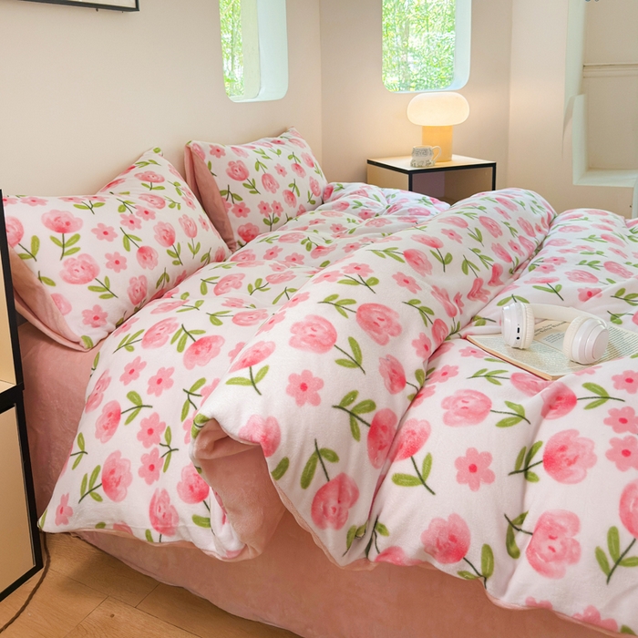 91家纺网 家纺一手货源 找家纺 王朝国际 2026新款高克重牛奶绒印花四件套 甜心小姐