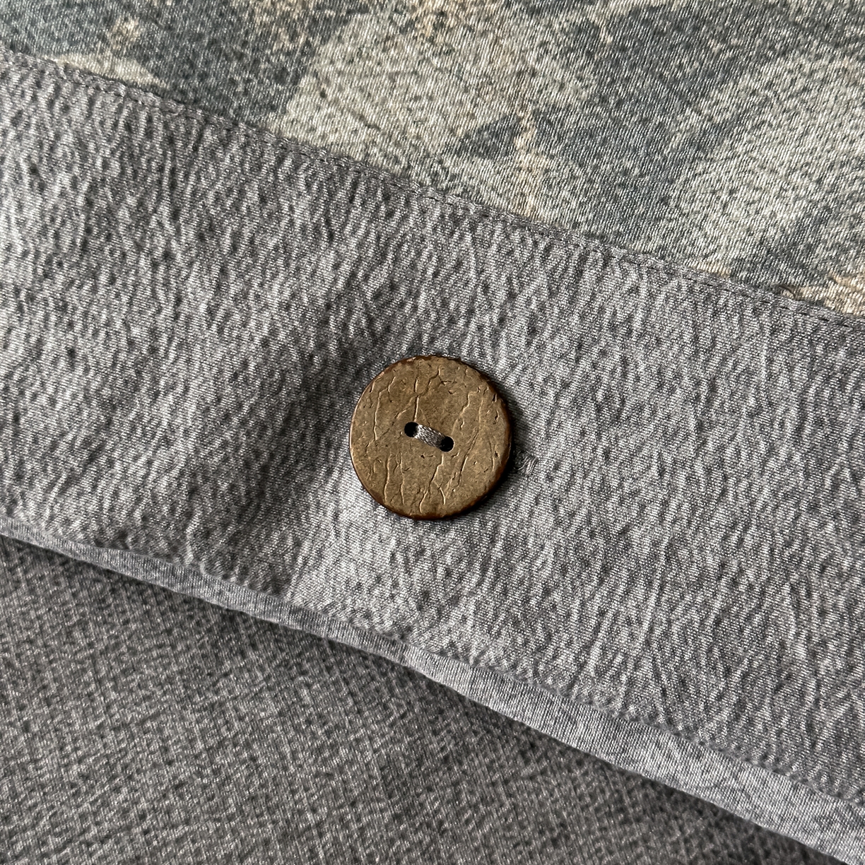 91家纺网 家纺一手货源 找家纺 悦织湾家纺 2025新款纽扣款轻奢原麻四件套复古中式艺术雅致轻奢床上用品三四件套 轻奢原麻-花影随行