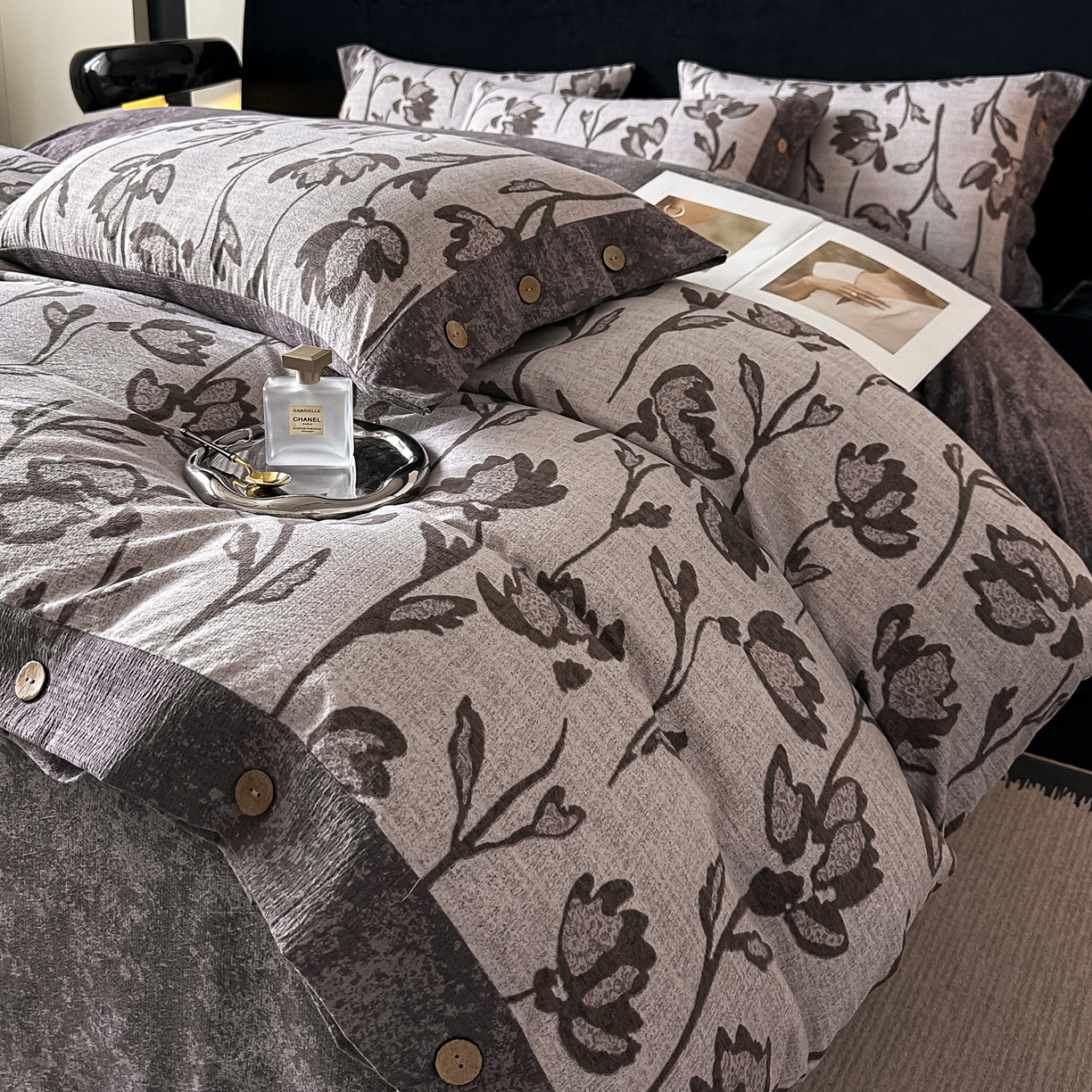 91家纺网 家纺一手货源 找家纺 悦织湾家纺 2025新款纽扣款轻奢原麻四件套复古中式艺术雅致轻奢床上用品三四件套 轻奢原麻-凤尾花语