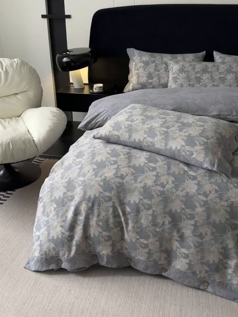 91家纺网 家纺一手货源 找家纺 悦织湾家纺 2025新款纽扣款轻奢原麻四件套复古中式艺术雅致轻奢床上用品三四件套 轻奢原麻-花影随行