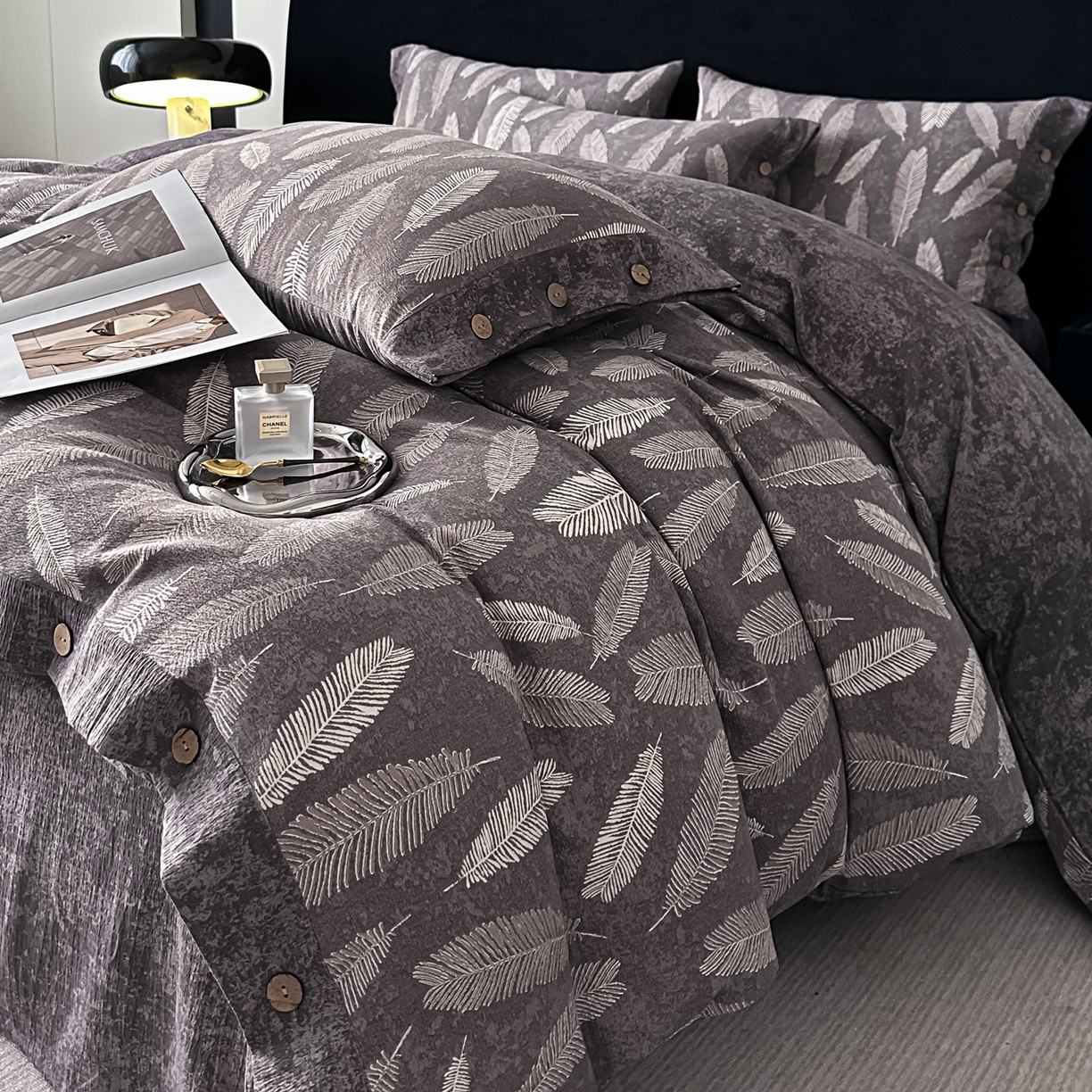 91家纺网 家纺一手货源 找家纺 悦织湾家纺 2025新款纽扣款轻奢原麻四件套复古中式艺术雅致轻奢床上用品三四件套 轻奢原麻-青枫