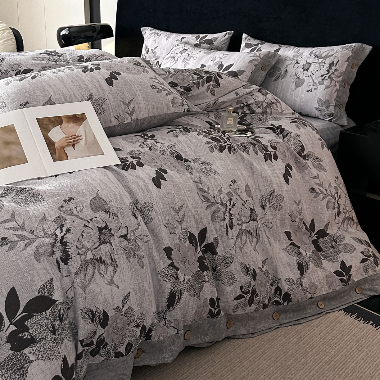 91家纺网 家纺一手货源 找家纺 悦织湾家纺 2025新款纽扣款轻奢原麻四件套复古中式艺术雅致轻奢床上用品三四件套 轻奢原麻-相思-灰