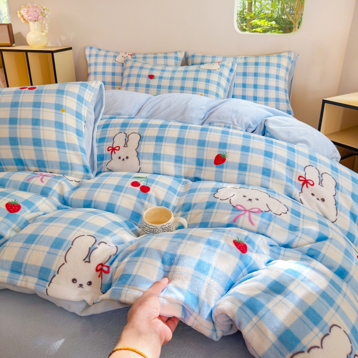 91家纺网 家纺一手货源 找家纺 王朝国际 2026新款高克重牛奶绒印花四件套 小兔泡芙