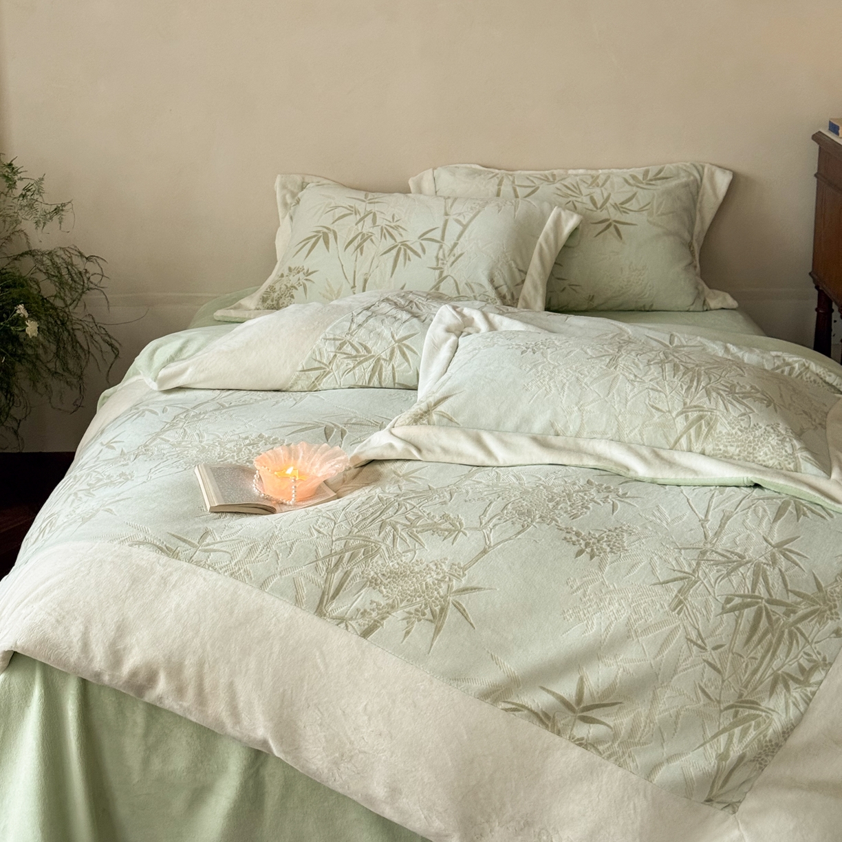 91家纺网 家纺一手货源 找家纺 云栖家居 2025秋冬消光加厚立体雕花牛奶绒四件套系列-元英系列（控价不低于199） 远山竹叶