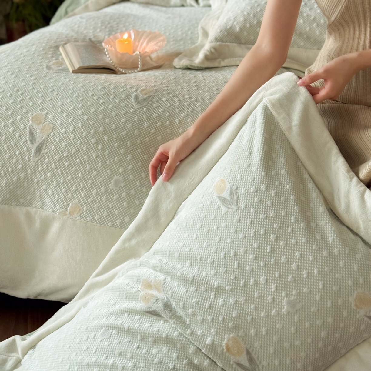 91家纺网 家纺一手货源 找家纺 云栖家居 2025秋冬消光加厚立体雕花牛奶绒四件套系列-元英系列（控价不低于199） 郁金香-绿