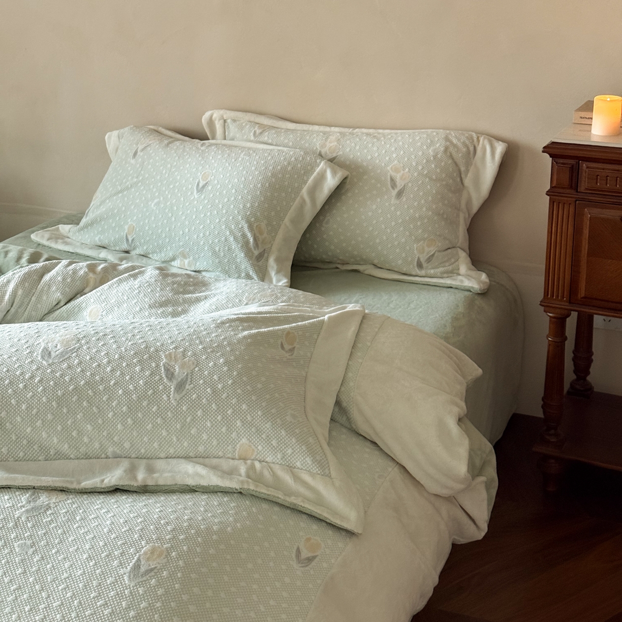 91家纺网 家纺一手货源 找家纺 云栖家居 2025秋冬消光加厚立体雕花牛奶绒四件套系列-元英系列（控价不低于199） 郁金香-绿