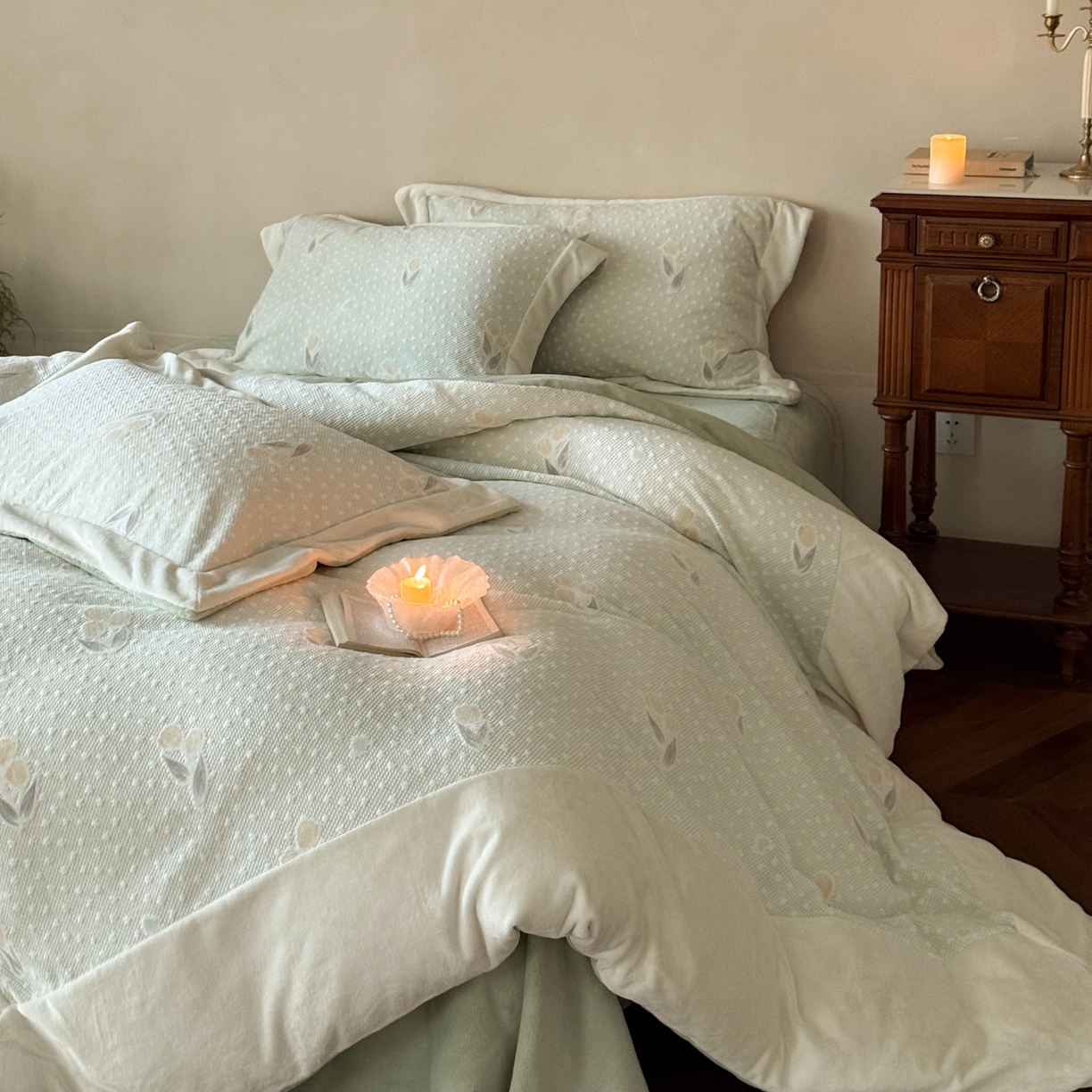 91家纺网 家纺一手货源 找家纺 云栖家居 2025秋冬消光加厚立体雕花牛奶绒四件套系列-元英系列（控价不低于199） 郁金香-绿